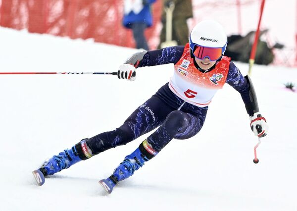 成年女子Ａ大回転で優勝した横尾（日大）＝15日、青森県大鰐町の大鰐温泉スキー場