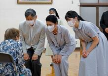 天皇ご一家、長崎の原爆ホームに