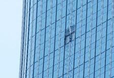 軽飛行機が北京ビル衝突１人死亡