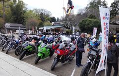 「バイク神社」で安全運転祈願　真岡・大前神社に50台