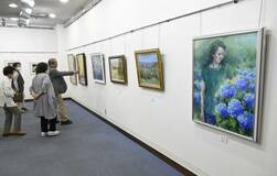 油絵、版画など 元教員ら作品展