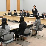 夜間中学の在り方議論　初の公立校開設へ県教委　有識者らが意見交換会
