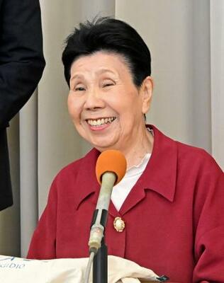 記者会見する袴田巌さんの姉ひで子さん=1日午前、浜松市