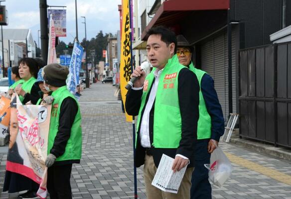 兄の無実を訴え、支援を呼びかける高瀬さん＝２日午前、日光市今市