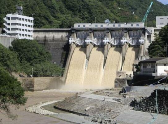 　愛媛県大洲市の鹿野川ダム