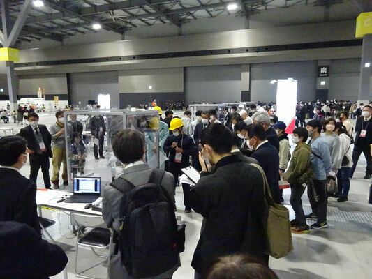 多くの来場者が詰めかけたブース