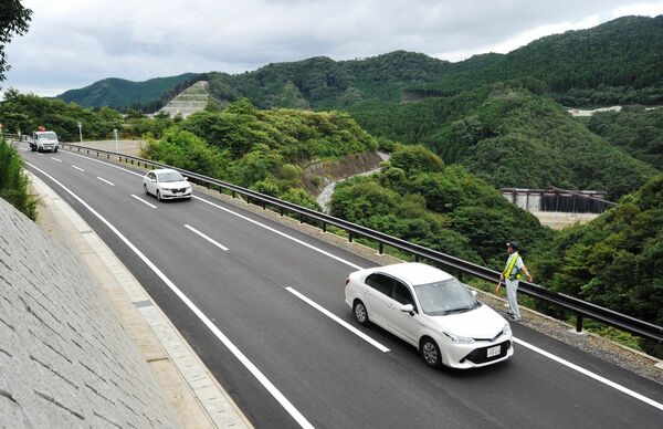 南摩ダムの付け替え県道開通 鹿沼 上南摩 展望台の北側3 8キロ 地域の話題 県内主要 下野新聞 Soon ニュース 下野新聞 Soon スーン