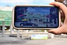 空飛ぶ車やゾウ出現　「道の駅みぶ」でバーチャルワールド  県内初