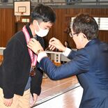 6年生全員を市が表彰 健康賞や努力賞、市内521人に 下野
