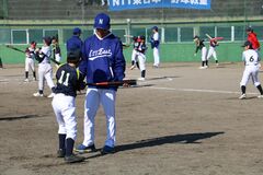 ＮＴＴ東日本の選手／児童に野球指導／大田原で教室