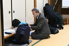 寺子屋で一緒に勉強