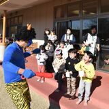 怖い鬼は外！　園児ら元気に豆まき　那須塩原のコメット保育園　ブリヂストン栃木工場社員が協力