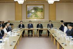 皇室典範要綱を「了承」