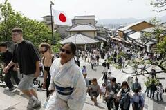 上半期訪日客、前年割れ