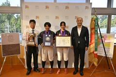 日光の２選手ら市長に喜び報告
