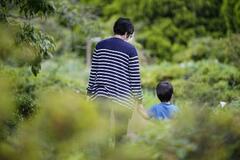 ひとり親、半数超うつ疑い