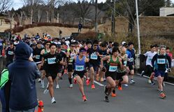 【夕刊】ランナー380人、高原山麓駆け抜ける