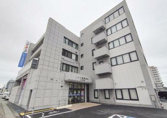 　いわき信用組合本部と本店営業部が入る建物＝５月、福島県いわき市