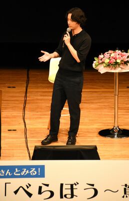 べらぼうの見どころを語る歌麿役の染谷さん＝７日午後７時、栃木市旭町