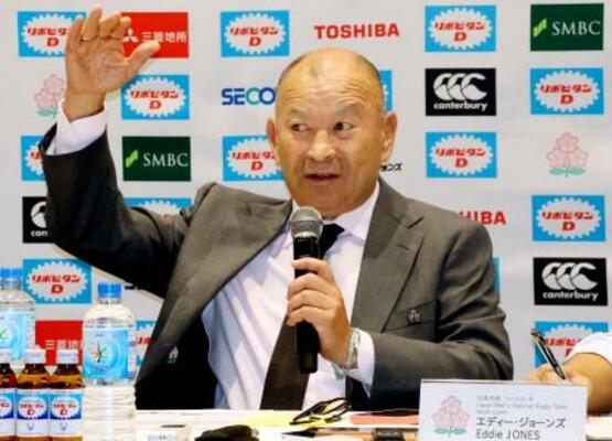 ラグビー日本代表のメンバー発表記者会見に臨むエディー・ジョーンズ・ヘッドコーチ=10日、東京都内