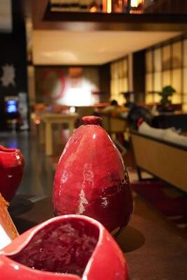 　辻厚成さんの陶芸作品＝東京・銀座（提供写真）