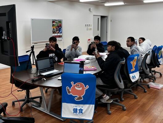 オーダーメード型日本語研修を受ける県内企業の外国人労働者ら=宇都宮市内