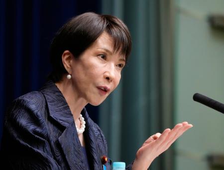 新内閣が発足し、記者会見する高市早苗首相=21日午後10時13分、首相官邸