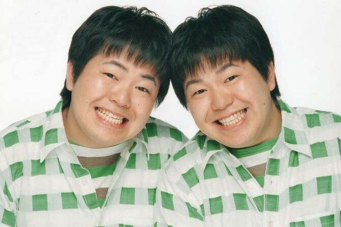 双子のお笑いコンビとして活躍する「ザ・たっち」のたくやさん（左）とかずやさん