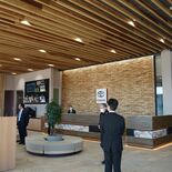 栃木トヨタ、新築した足利店をお披露目　ショールームは２倍、地元素材も使用