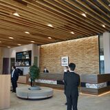 栃木トヨタ、新築した足利店をお披露目　ショールームは２倍、地元素材も使用