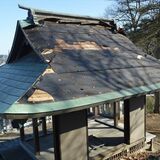 足利市内の無人神社で屋根の銅板はがされる　窃盗か、被害相次ぐ　「不審者見たら情報提供を」