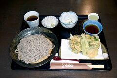【食べた？】甘めつゆに豊かな香り　那須野菜と白海老かき揚げ蕎麦　そば処 れんや（那須）