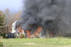 那須で住宅と車１台全焼か