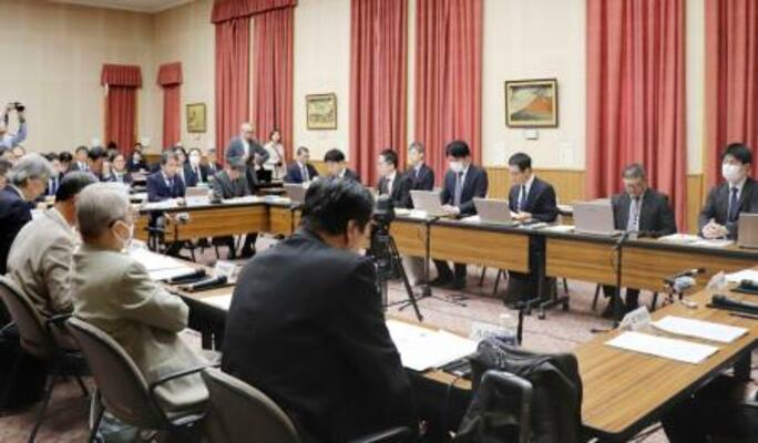 静岡県庁で開かれたリニア中央新幹線工事の自然環境への影響に関する有識者専門部会=5日午前