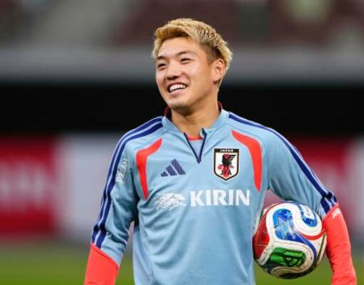 ボリビア戦に向け、最終調整する堂安=国立競技場