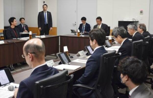 内閣府で開かれた国家戦略特区の規制改革を巡る政府と関係自治体との合同会議=17日午後