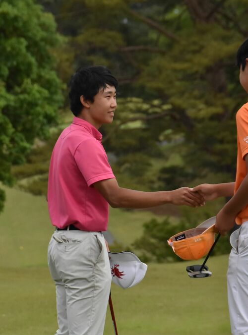 男子の佐野日大で68と気を吐いた佐藤＝那須野ケ原CC、井上孝男撮影