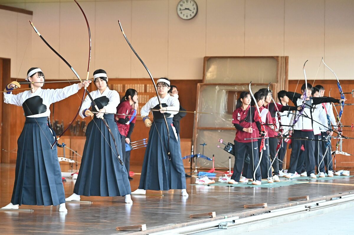鹿沼高で弓道×アーチェリー交流戦が復活