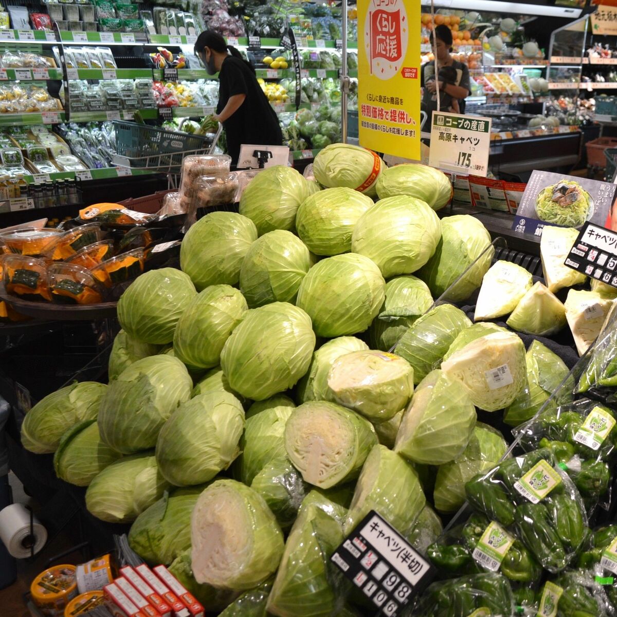 秋も値上げ、家計にずしり 猛暑で野菜高騰、酒税改正で駆け込みも