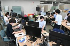 自席設けず、働きやすさ向上へ　栃木県がオフィス改革　業務効率化や連携密に