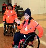 村岡桃佳、鈴木猛史が笑顔の帰国