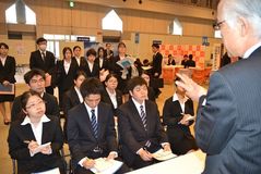 ４００人　熱心に企業回り／参加４０社／宇都宮で就職ガイダンス