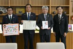 図書カードなど 新１年生に寄贈