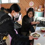 「田沼に沼って」高校生が１日限定レストラン　趣向凝らしたラーメン提供　募金は市社協へ寄付