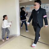 小学校で「逃走中」　父親らがイベント企画、大鍋やライブも　「最高の思い出」に笑顔　日光