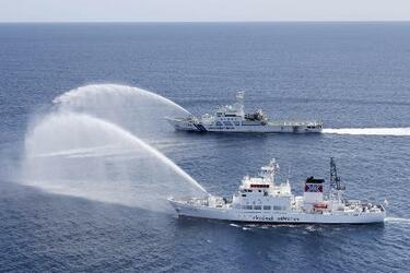 中国漁船を拿捕、船長逮捕