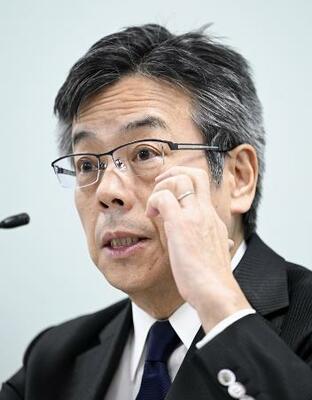 　５日、浜岡原発の審査を巡る不適切事案について、臨時記者会見する中部電力の林欣吾社長＝名古屋市