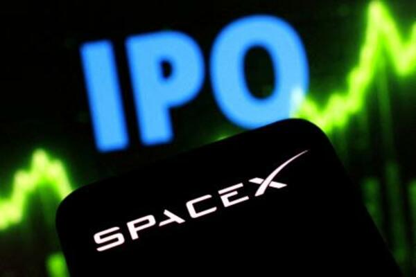 米スペースXのロゴと新規株式公開(IPO)の文字(ロイター=共同)