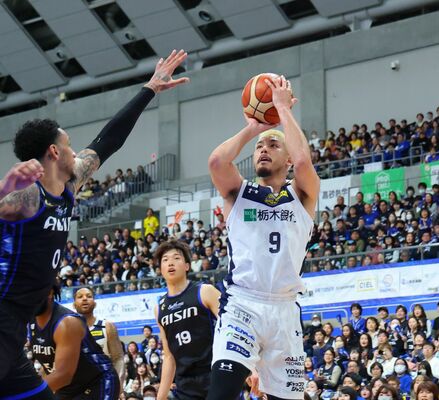 第１クオーター、シュートを放つブレックスの遠藤＝愛知県豊田市のスカイホール豊田