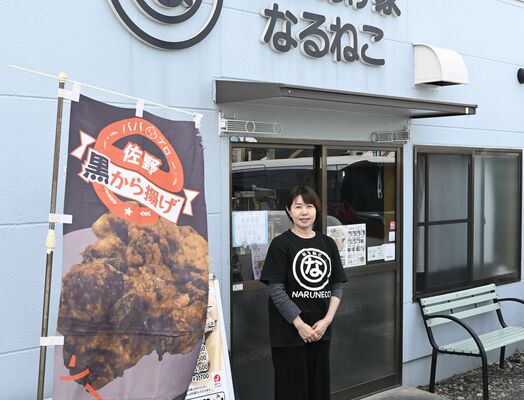 店舗の前に立つ玉井さん